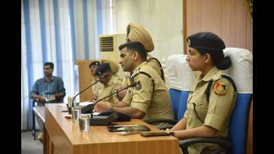 Chandigarh SSP Kuldeep Singh Chahal addressing a meeting at Panjab University on Tuesday. (HT) Chandigarh SSP Kuldeep Singh Chahal addressing a meeting at Panjab University on Tuesday. (HT)