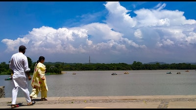 Maximum temperature went up from 34.3°C on Monday to 35.4°C on Tuesday, 1.9°C above normal. The minimum temperature went up from 26.1°C on Monday to 26.6°C on Tuesday, 3.3°C above normal. (Keshav Singh/ HT)