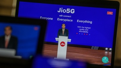 Mukesh Ambani, chairman and managing director of the Reliance Industries Ltd., announced the launch of 5G during the annual general meeting in Mumbai, India, on Monday, Aug. 29, 2022. (Photographer: Dhiraj Singh/Bloomberg) Mukesh Ambani, chairman and managing director of the Reliance Industries Ltd., announced the launch of 5G during the annual general meeting in Mumbai, India, on Monday, Aug. 29, 2022. (Photographer: Dhiraj Singh/Bloomberg)