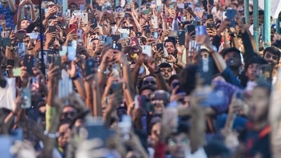 The Lalbaugcha Raja Sarvajanik Ganeshotsav Mandal witnessed a huge crowd on Monday to see the unveiling of the idol. (PTI) The Lalbaugcha Raja Sarvajanik Ganeshotsav Mandal witnessed a huge crowd on Monday to see the unveiling of the idol. (PTI)