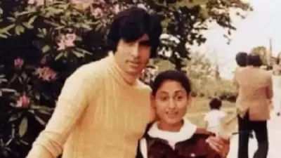 An old picture of Amitabh Bachchan with his wife, actor Jaya Bachchan. An old picture of Amitabh Bachchan with his wife, actor Jaya Bachchan.