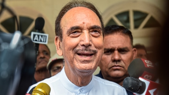 Former Congress leader Ghulam Nabi Azad interacts with the media.(PTI)