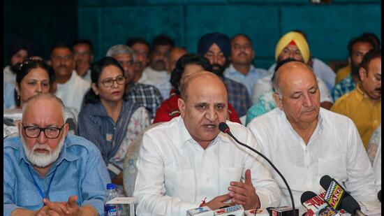 Former J&K deputy chief minister Tara Chand addressing a press conference in Jammu. (PTI)