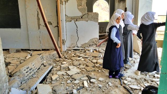 Students in their destroyed school in Taiz in war-torn Yemen. (Shutterstock) Students in their destroyed school in Taiz in war-torn Yemen. (Shutterstock)
