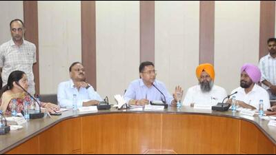 Housing and Urban Development Minister Aman Arora was in Ludhiana to get suggestions from Greater Ludhiana Area Development Authority (GLADA) officials and colonisers regarding the policy to regulate construction of illegal colonies across the state. (Gurpreet Singh/HT) Housing and Urban Development Minister Aman Arora was in Ludhiana to get suggestions from Greater Ludhiana Area Development Authority (GLADA) officials and colonisers regarding the policy to regulate construction of illegal colonies across the state. (Gurpreet Singh/HT)