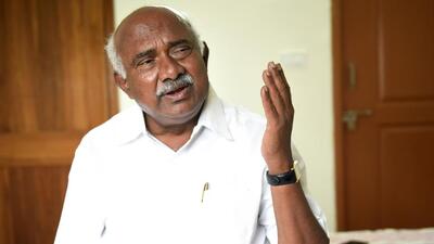 A H Vishwanath also called on the state home minister Araga Jnanendra and asked him to initiate action against Sharanaru as well as the district administration. (HT Photo) A H Vishwanath also called on the state home minister Araga Jnanendra and asked him to initiate action against Sharanaru as well as the district administration. (HT Photo)