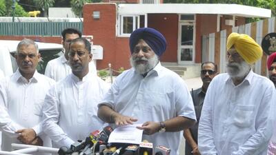 Shiromani Akali Dal leader and former deputy chief minister Sukhbir Singh Badal with party leaders after calling on the Punjab governor in Chandigarh on Wednesday. (Keshav Singh/HT) Shiromani Akali Dal leader and former deputy chief minister Sukhbir Singh Badal with party leaders after calling on the Punjab governor in Chandigarh on Wednesday. (Keshav Singh/HT)