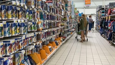 Shoppers are doing everything they can to save money at the checkout, including opting for discount supermarkets, choosing own-brand products and buying less food. (AFP) Shoppers are doing everything they can to save money at the checkout, including opting for discount supermarkets, choosing own-brand products and buying less food. (AFP)