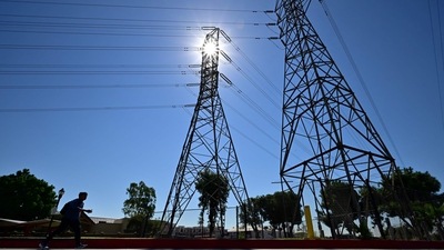 California issues rare warning of power shortfall amid heat (AFP) California issues rare warning of power shortfall amid heat (AFP)