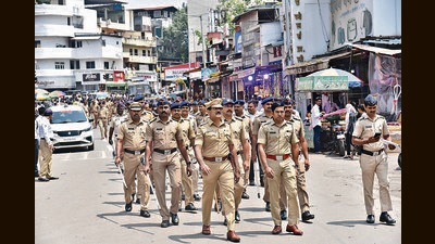 PCMC police take out a march in the market area to ensure safety of residents. (HT PHOTO)