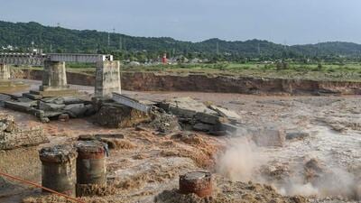 A general view of the section of a railway bridge washed away by the deluge at the Chakki River after flash floods in Kangra district, in India’s Himachal Pradesh state on August 20, 2022. - At least 15 people were killed in India after heavy monsoon rains triggered flash floods and landslides near the Himalayan foothills, authorities said August 20, 2022. (Photo by AFP) (AFP) A general view of the section of a railway bridge washed away by the deluge at the Chakki River after flash floods in Kangra district, in India’s Himachal Pradesh state on August 20, 2022. - At least 15 people were killed in India after heavy monsoon rains triggered flash floods and landslides near the Himalayan foothills, authorities said August 20, 2022. (Photo by AFP) (AFP)