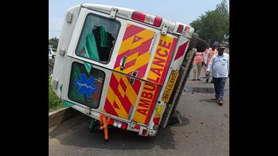 Ambulance transporting a liver to a hospital in Pune met with an accident at Kikavi village on Pune Satara road on Wednesday. (HT PHOTO)