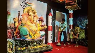 Navjyot Ganpati mandal in Yerawada has designed rockets, space engines to create awareness. (Shankar Narayan/HT PHOTO) Navjyot Ganpati mandal in Yerawada has designed rockets, space engines to create awareness. (Shankar Narayan/HT PHOTO)