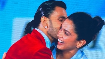 Ranveer Singh hugs Deepika Padukone at Filmfare Awards. Ranveer Singh hugs Deepika Padukone at Filmfare Awards. 