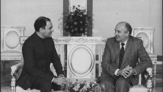 Gandhi made his first visit abroad as PM to the erstwhile Soviet Union in May 1985, at a time when the youthful PM was being courted by both Moscow and Washington. (HT Archives) Gandhi made his first visit abroad as PM to the erstwhile Soviet Union in May 1985, at a time when the youthful PM was being courted by both Moscow and Washington. (HT Archives)