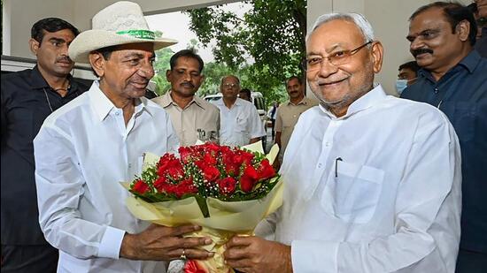 Chief minister Nitish Kumar (right) showered praises on his Telangana counterpart K Chandrashekar Rao (left) during the latter’s visit to Bihar on Wednesday, and hit out at the Centre . (PTI)