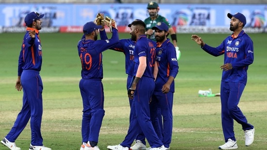 Hardik Pandya celebrates with teammates after taking the wicket of Iftikhar Ahmed, caught by Dinesh Karthik(REUTERS)