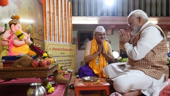 Prime minister Modi offering prayers to lord Ganesh. (Twitter ) Prime minister Modi offering prayers to lord Ganesh. (Twitter )