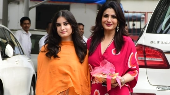 Shilpa Shetty and Raj Kundra also organised a celebration at their house for Ganesh Chaturthi. Raveena Tandon arrived at their house with her daughter Rasha Thadani.