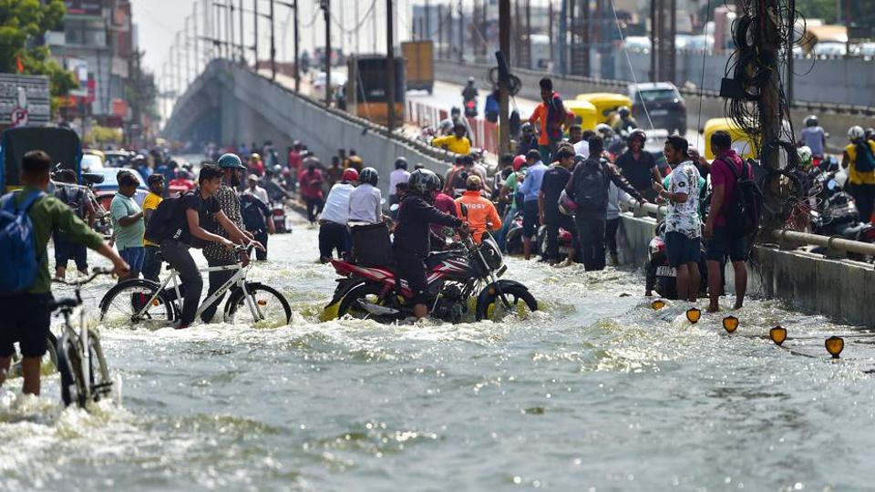 Bengaluru city saw severe waterlogging after relentless rain, which flooded several roads and disrupted vehicular movement. (HT Photo) Bengaluru city saw severe waterlogging after relentless rain, which flooded several roads and disrupted vehicular movement. (HT Photo)