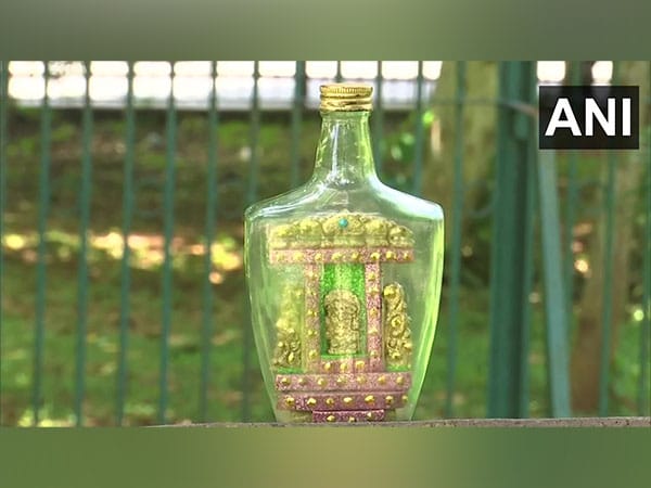 पर्यावरण के अनुकूल लघु भगवान गणेश की मूर्ति। पर्यावरण के अनुकूल लघु भगवान गणेश की मूर्ति।