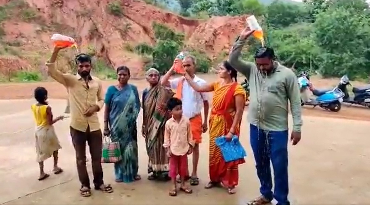 A complaint lodged by D Polappa alleged that the Minister had threatened to burn his entire family. (Screengrab of Twitter video)