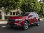 In India, Hyundai Tuscan is available at a starting price of  <span class='webrupee'>₹</span>27.70 (ex-showroom) and goes up to  <span class='webrupee'>₹</span>34.54 lakh (ex-showroom).