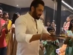 Salman Khan performed aarti on Ganesh Chaturthi.