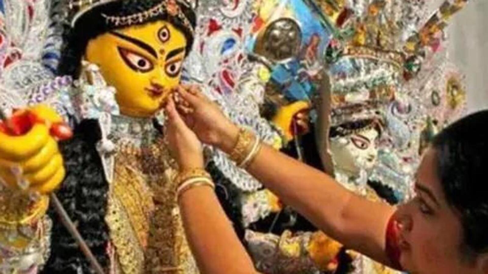 WB gears for thermocol-free Durga Puja; draws mixed reactions from organisers | Kolkata - Hindustan Times WB gears for thermocol-free Durga Puja; draws mixed reactions from organisers | Kolkata - Hindustan Times