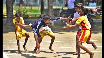 Players in action on the first day of block-level games under Punjab Khed Mela during the kabbadi match between IPS school and Government School Salem Tabri in School games at Guru Nanak Stadium Indoor stadium in Ludhiana. (Gurpreet Singh/HT) Players in action on the first day of block-level games under Punjab Khed Mela during the kabbadi match between IPS school and Government School Salem Tabri in School games at Guru Nanak Stadium Indoor stadium in Ludhiana. (Gurpreet Singh/HT)