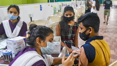 A beneficiary receiving a dose of Covid-19 vaccine from a healthworker. (FILE PHOTO) A beneficiary receiving a dose of Covid-19 vaccine from a healthworker. (FILE PHOTO)