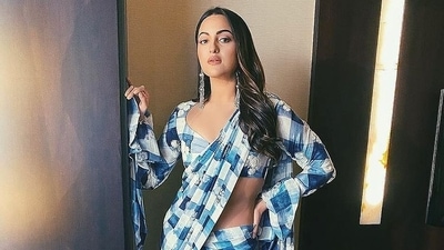 Sonakshi Sinha is a self-taught artist. Her art is inspired by everything she sees around her. (Instagram/@aslisona)