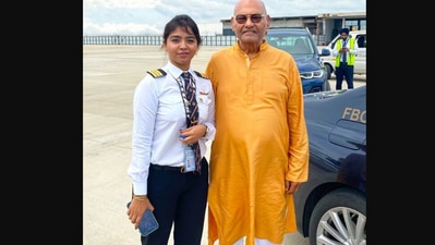 The image shows Vedanta chairman Anil Agarwal&nbsp;with a former employee who is now a pilot. (LinkedIn/@Anil Agarwal)