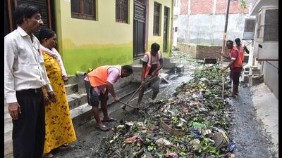 Cleanliness drive under in a locality from where the flood waters have receded in Prayagraj on Thursday. (Anil Kumar Maurya/HT) Cleanliness drive under in a locality from where the flood waters have receded in Prayagraj on Thursday. (Anil Kumar Maurya/HT)