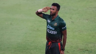 Ebadot Hossain took three wickets in the first 10 overs of the Sri Lankan innings (Getty Images) Ebadot Hossain took three wickets in the first 10 overs of the Sri Lankan innings (Getty Images)