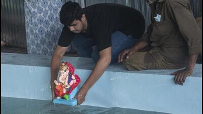 Punekars who carried out Ganesh immersion after one and a half days of the festival found the civic arrangements lacking in terms of poor staff deployment and unclean ghats. (PRATHAM GOKHALE/HT) Punekars who carried out Ganesh immersion after one and a half days of the festival found the civic arrangements lacking in terms of poor staff deployment and unclean ghats. (PRATHAM GOKHALE/HT)