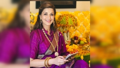 On day two of Ganesh Chaturthi, Sonali Bendre wore a gorgeous purple banarasi silk saree teamed with a textured blouse and gold jewellery. (Instagram/@sonalibendre) On day two of Ganesh Chaturthi, Sonali Bendre wore a gorgeous purple banarasi silk saree teamed with a textured blouse and gold jewellery. (Instagram/@sonalibendre)
