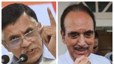 Pwan Khera said it is shameful that Ghulam Nabi Azad was considered a leader. Pwan Khera said it is shameful that Ghulam Nabi Azad was considered a leader. 