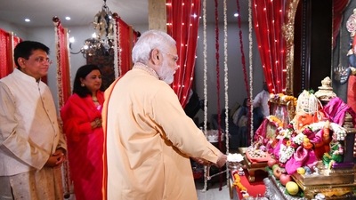 Prime Minister Narendra Modi performing aarti at Piyush Goyal's residence.