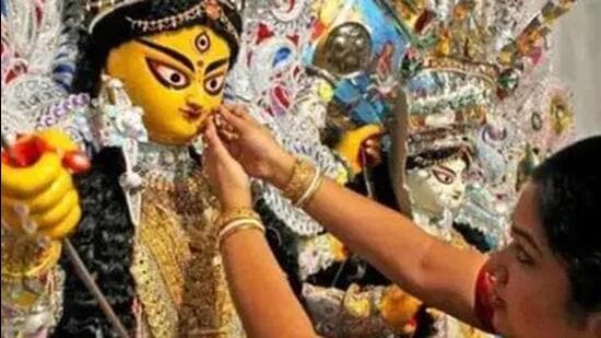 थर्मोकॉल मुक्त दुर्गा पूजा के लिए पश्चिम बंगाल तैयार; आयोजकों से मिली-जुली  प्रतिक्रिया आ रही है | कोलकाता - हिंदुस्तान टाइम्स
