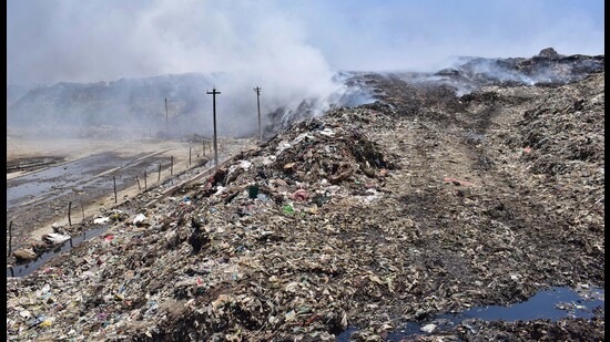 Around 30 lakh metric tonnes of garbage has accumulated at the main dump site in Ludhiana. (HT File)