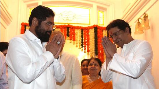 Chief minister Eknath Shinde with MNS chief Raj Thackeray at his residence in Dadar on Thursday. HT Photo