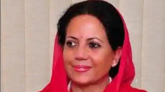 Himachal Pradesh Congress Committee president Pratibha Singh claimed that the people had rejected the BJP in the four byelections held last year and it would meet a similar fate in the upcoming general assembly elections in the state. She also hit back at CM Jai Ram Thakur over remarks on Congress guarantees. (HT File Photo)