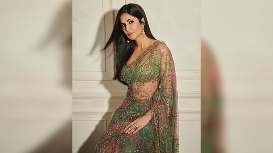 Katrina Kaif elegant look for Filmfare Awards night was put together by stylist Ami Patel.(Instagram/@stylebyami)