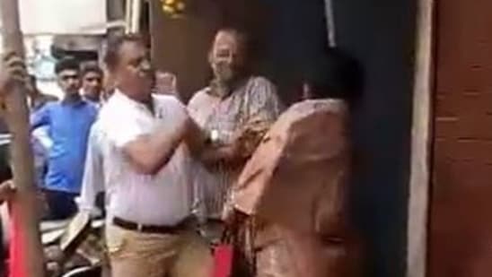 Video grab of the man slapping the women in Mumbai. (ANI tweet)