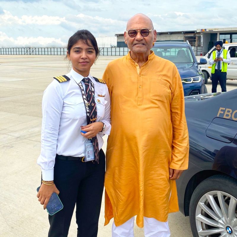 The image shows pilot Neha Kapoor meeting with Anil Agarwal, her former employer.(LinkedIn/@Anil Agarwal)