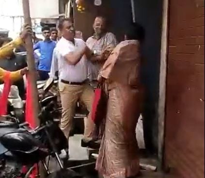 Video grab of the man slapping the women in Mumbai. (ANI tweet)