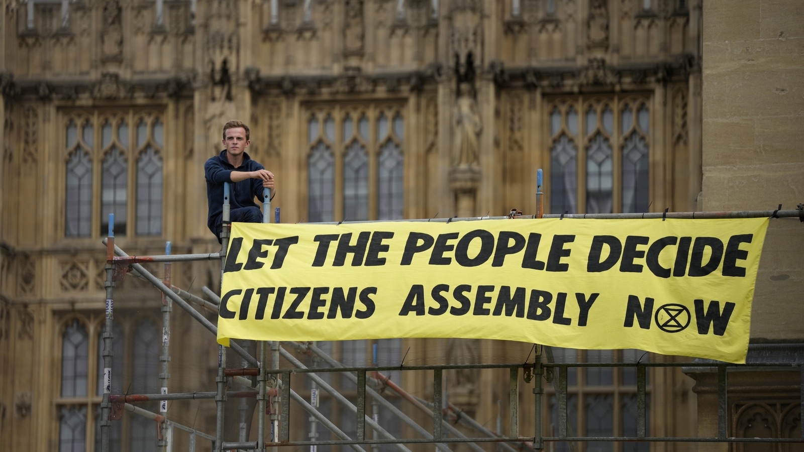 extinction-rebellion-protestors-enter-uk-s-house-of-commons-chamber