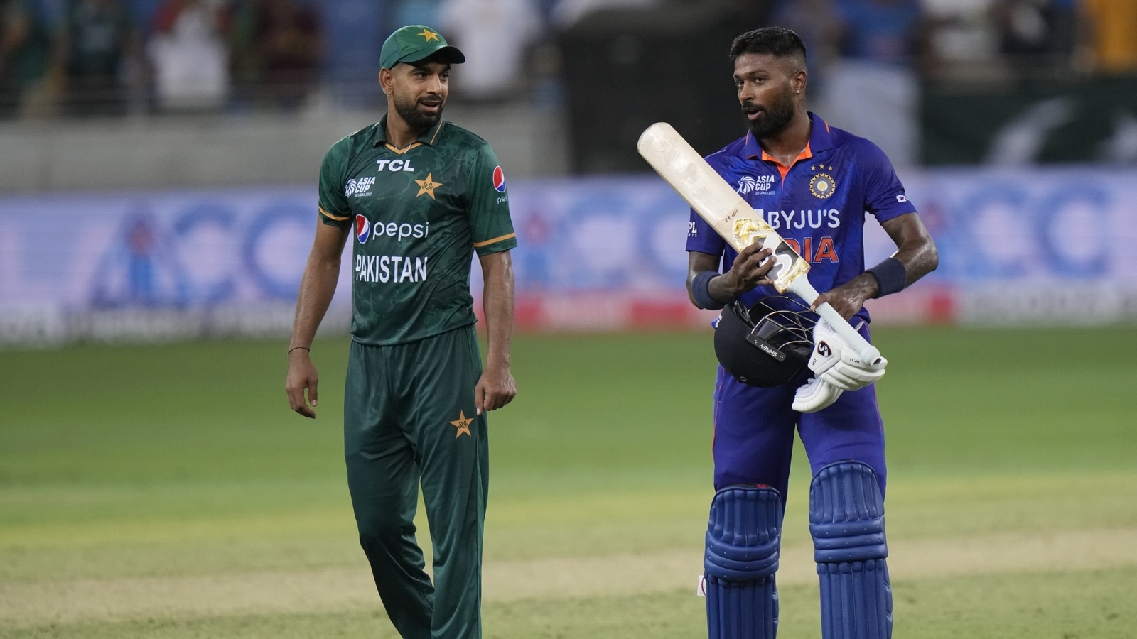 The former Pakistan cricketers argue over Haris Rauf's performance aga...