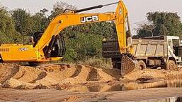 एनजीटी ने खनन ठेकेदारों प्रदीप कुमार बिंदानी और कृपासिंधु सिंह को जुर्माना भरने को कहा।  (एचटीफोटोट)